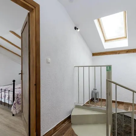 Emanuel In - Haus Fuer 4-6 Personen * Ljubitovica