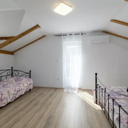 Βίλα Emanuel In - Haus Fuer 4-6 Personen