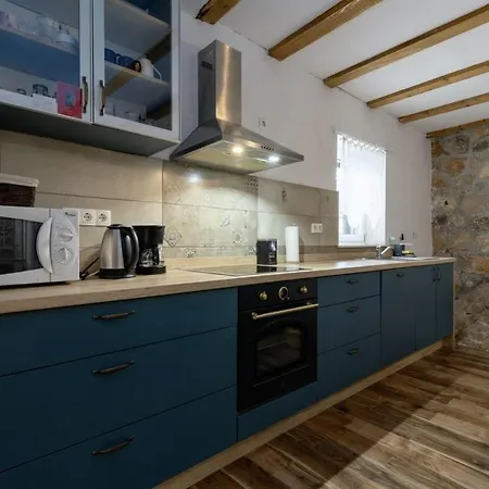 Emanuel In - Haus Fuer 4-6 Personen * Ljubitovica