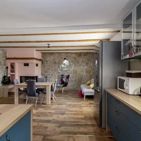Βίλα Emanuel In - Haus Fuer 4-6 Personen Ljubitovica